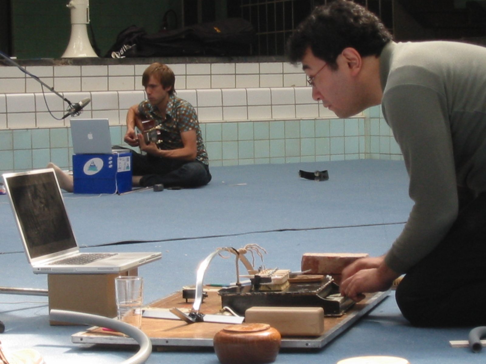Scale — two musicians in the pool space at Les Bains::Connective, Brussels, July 2004